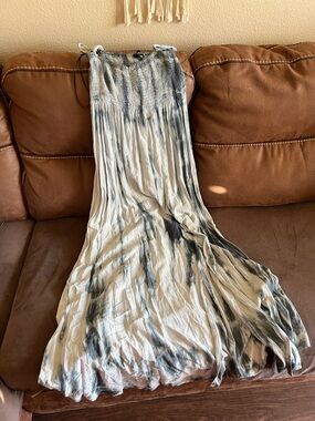 Aakaa Cream and Gray Tie-Dye Maxi Dress